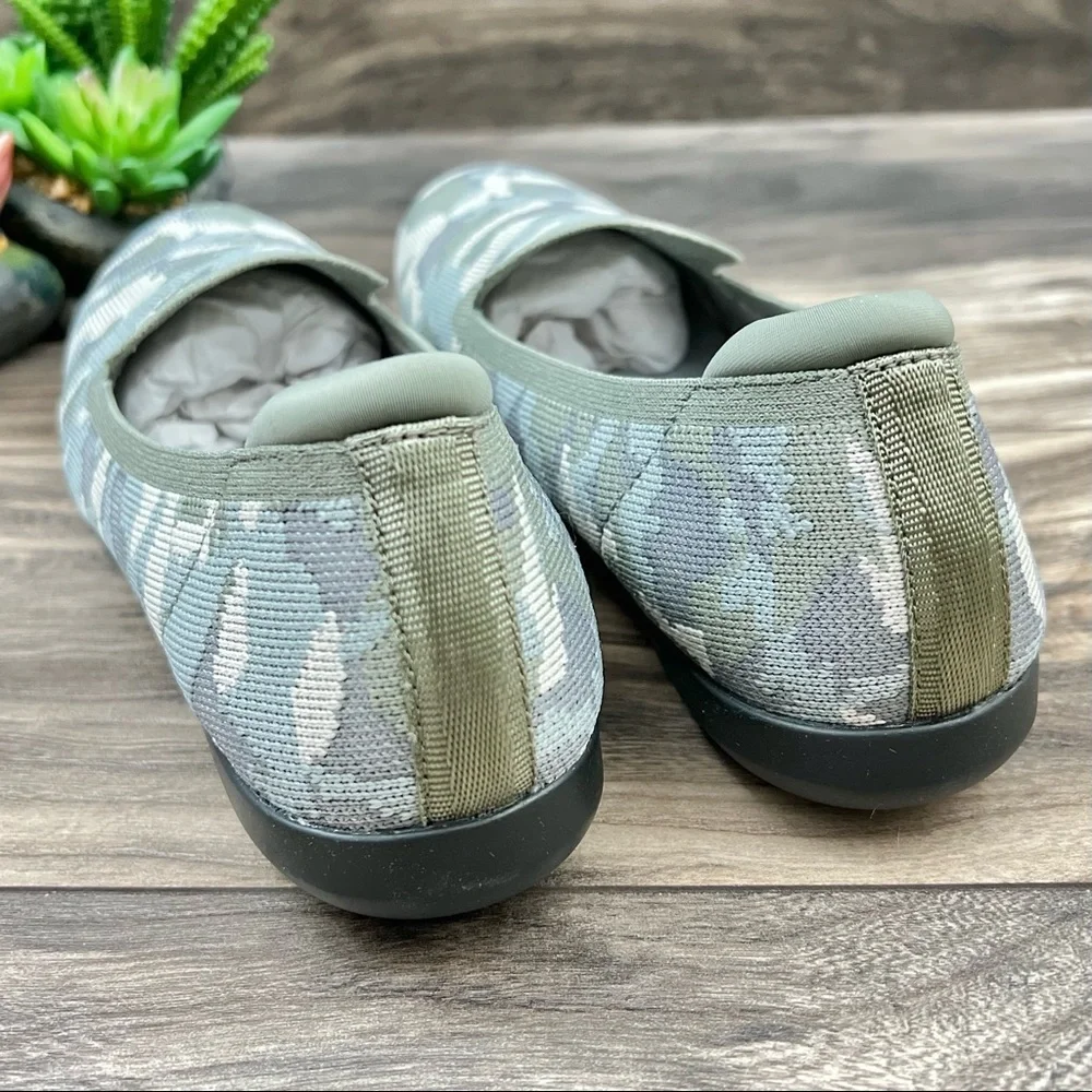 NIB Clarks Cloudsteppers Carly Dream Loafer Flats Khaki Camo Knit 8M